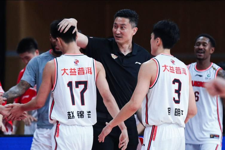 全场比赛结束，罗马3-1乌迪内斯。